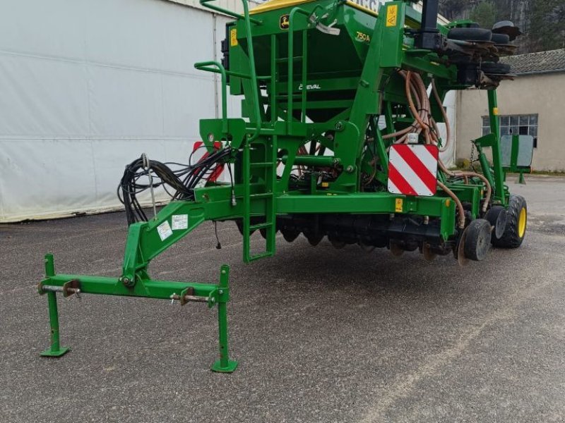 Direktsaatmaschine des Typs John Deere 750 A, Gebrauchtmaschine in Lérouville (Bild 1)