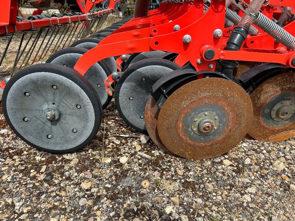 Direktsaatmaschine of the type Kuhn BTF 4000, Gebrauchtmaschine in CORMENON (Picture 2)