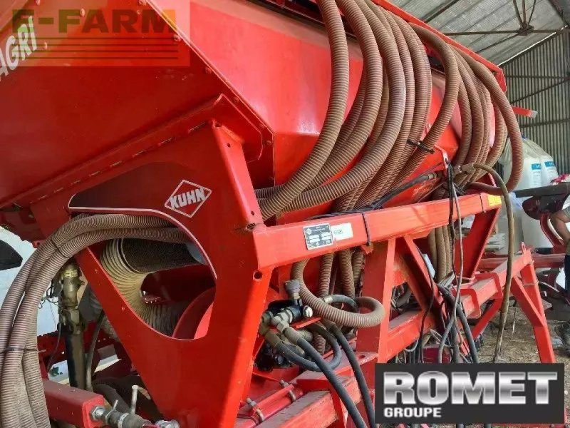 Direktsaatmaschine du type Kuhn ventalc302, Gebrauchtmaschine en GENNES-SUR-GLAIZE