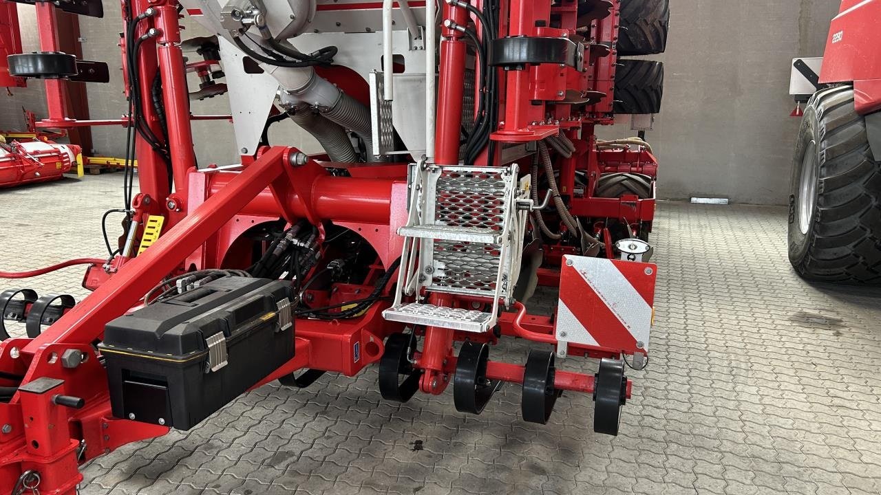 Direktsaatmaschine of the type Pöttinger TERRASEM V6000 DZ, Gebrauchtmaschine in Viborg (Picture 11)