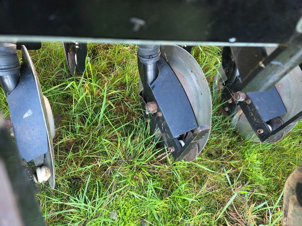 Direktsaatmaschine от тип Pöttinger VITASEM 300, Gebrauchtmaschine в MAYENNE (Снимка 11)