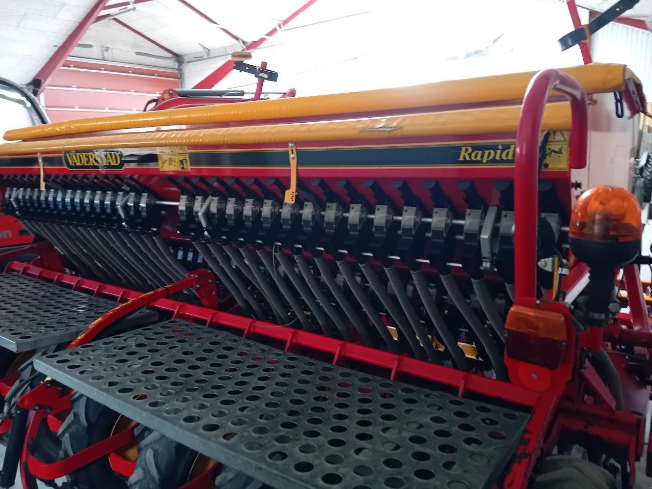 Direktsaatmaschine of the type Väderstad RAPID 400 C XL, Gebrauchtmaschine in Maribo (Picture 12)