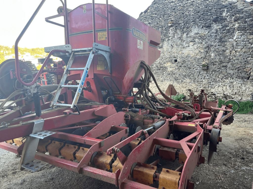 Direktsaatmaschine des Typs Väderstad RAPID 400S, Gebrauchtmaschine in CHEMAUDIN ET VAUX (Bild 2)