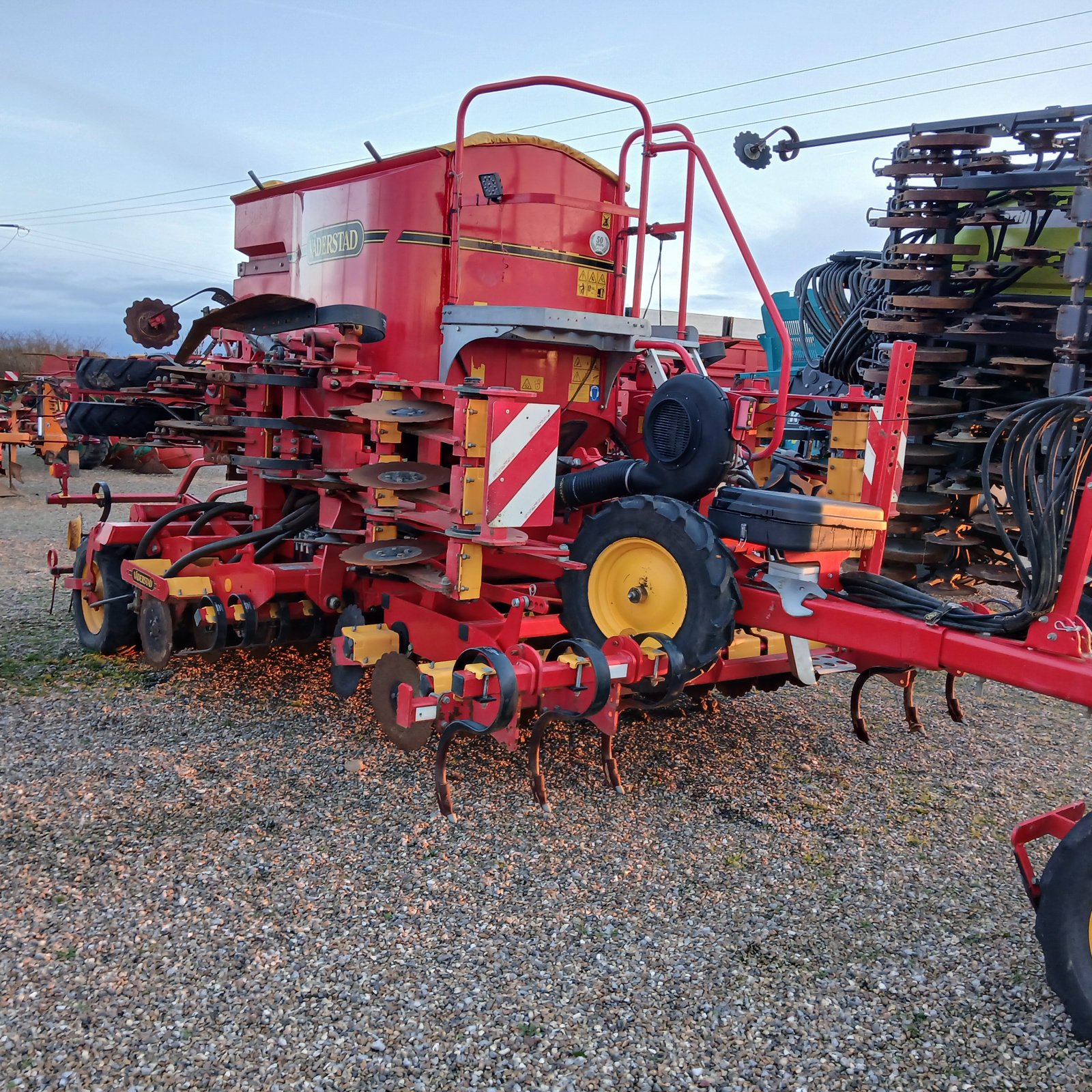 Direktsaatmaschine del tipo Väderstad RAPID RDA 400S, Gebrauchtmaschine In HERLIN LE SEC (Immagine 2)