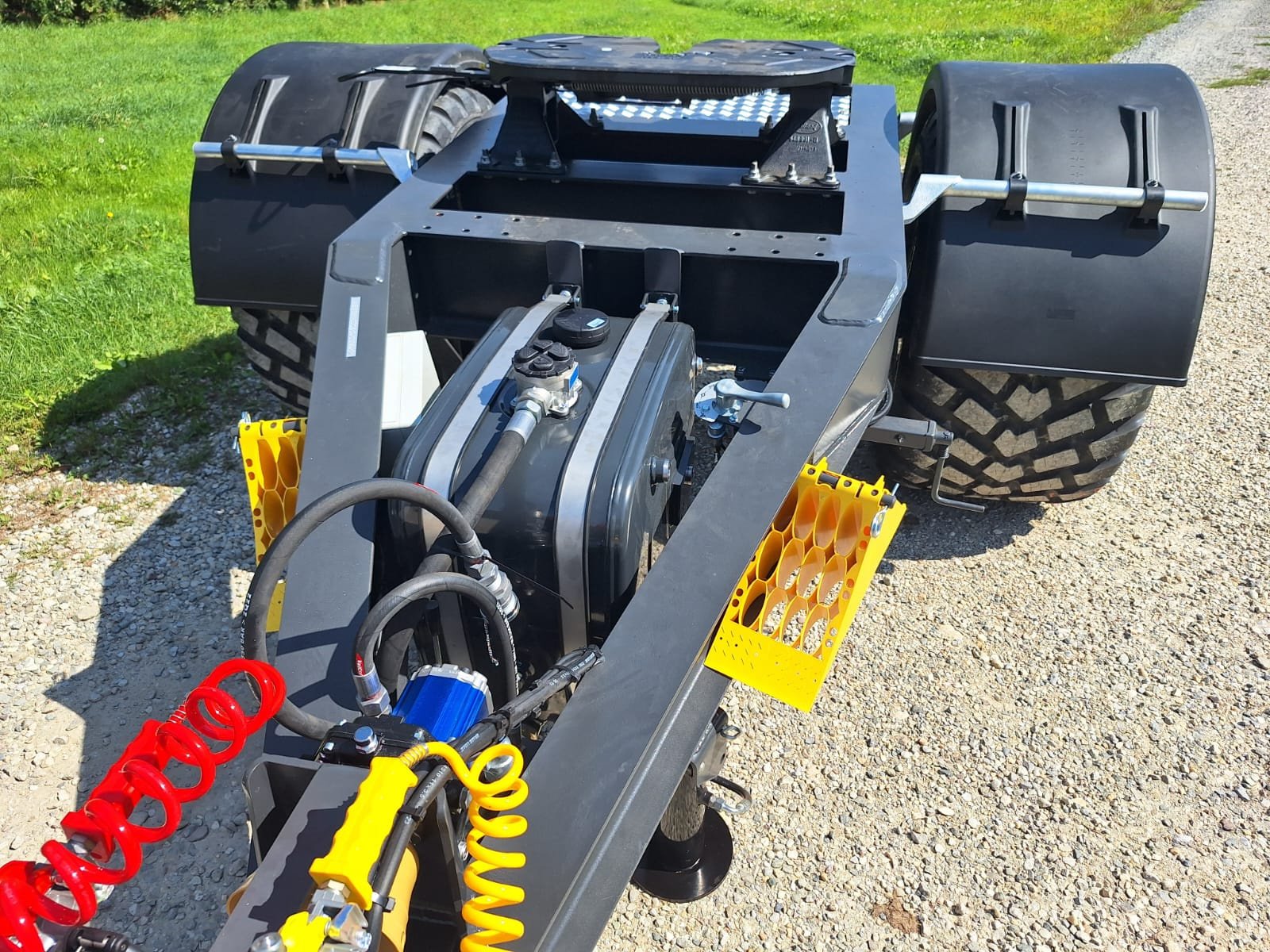 Dollyachse des Typs Hofer Dolly 14 Tonnen Dollyachse Premium-Line - !! NEU !! - 40 km/h – 60 km/h - 4 Tonnen Stützlast - Luftfederung - Druckluftbremse mit ALB - Spannungswandler von 12 Volt auf 24 Volt - K80 Kugelkopf - Sattelauflieger Auflieger LKW Kipper Anhänger Dollyachse, Neumaschine in Bad Birnbach (Bild 4)