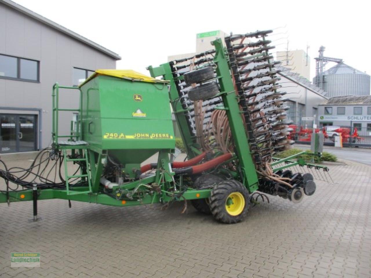 Drillmaschine des Typs John Deere 740 A Isobus, Gebrauchtmaschine in Büren (Bild 1)