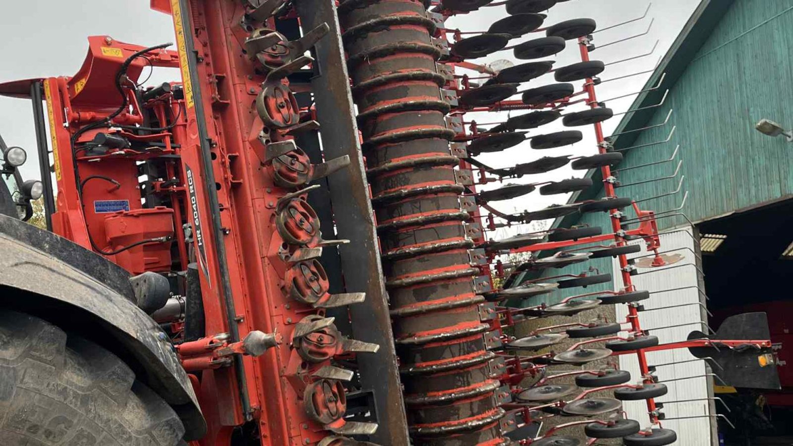 Drillmaschine del tipo Kuhn HR6040 med såmaskine  Med dobbelt kammer fronttank  TF2300, Gebrauchtmaschine en Løgstør (Imagen 3)