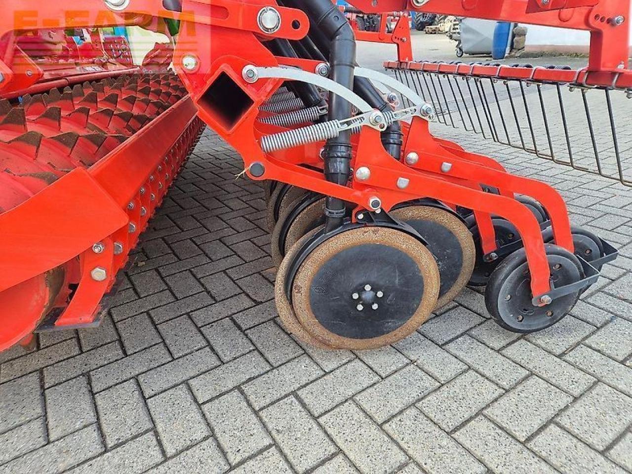 Drillmaschine Türe ait Kuhn sitera 330e 24 reihen + hrb 303d , elektrische dosierung, spuranreißer, durakuhn, Gebrauchtmaschine içinde WALDKAPPEL-BISCHHAUSEN (resim 11)