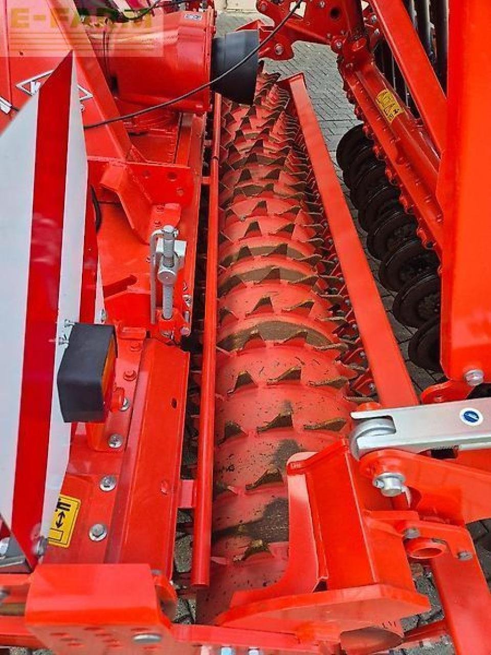 Drillmaschine Türe ait Kuhn sitera 330e 24 reihen + hrb 303d , elektrische dosierung, spuranreißer, durakuhn, Gebrauchtmaschine içinde WALDKAPPEL-BISCHHAUSEN (resim 12)