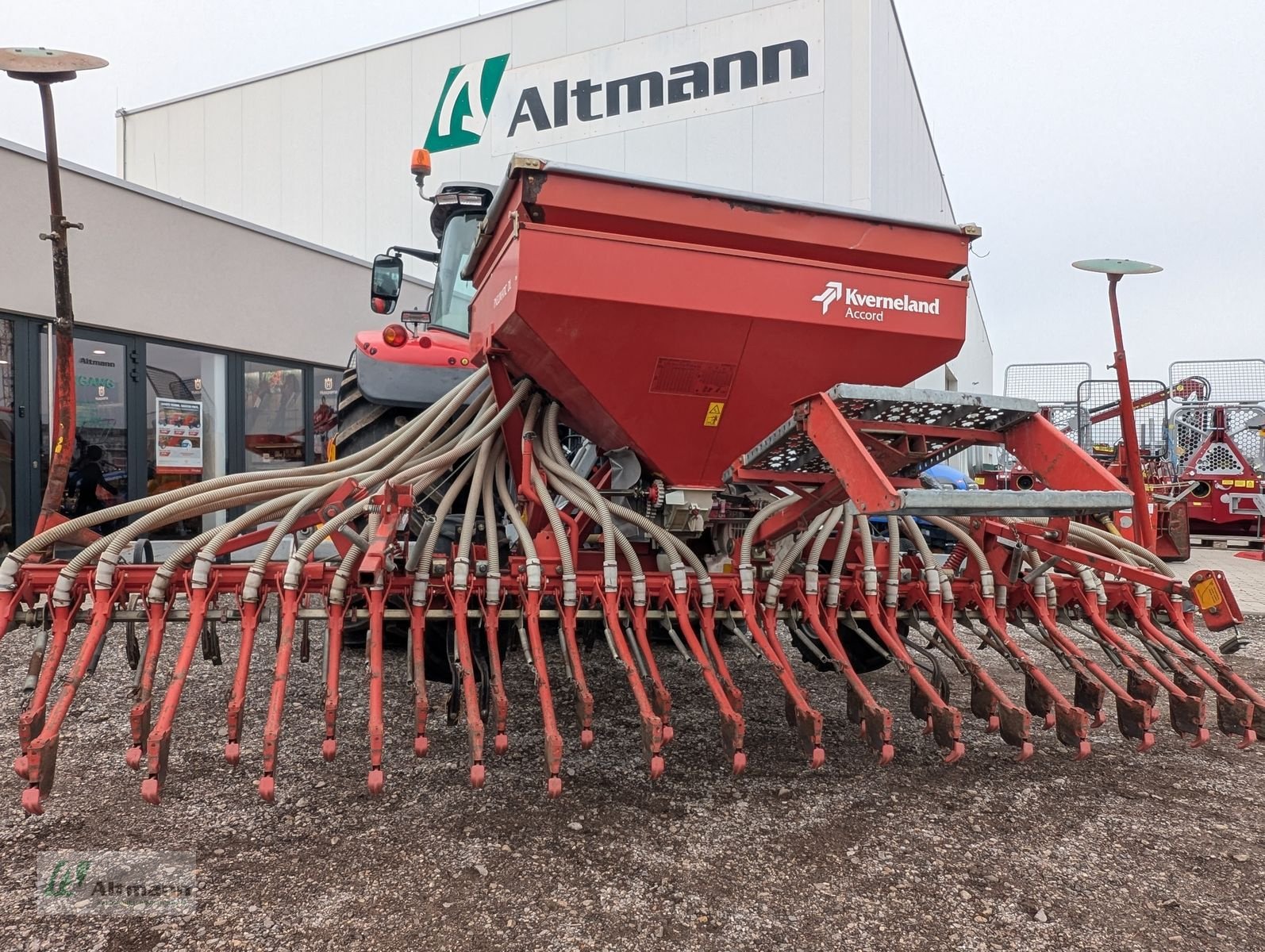 Drillmaschine of the type Kverneland DL 4m Schleppschare, Gebrauchtmaschine in Lanzenkirchen (Picture 1)