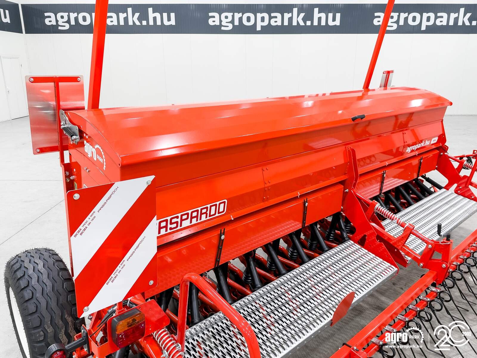 Drillmaschine van het type Maschio Nina 400 seed drill, 4 m working width, 1050 liter seed hopper, 12 cm row spacing, track eradicator, Gebrauchtmaschine in Csengele (Foto 11)