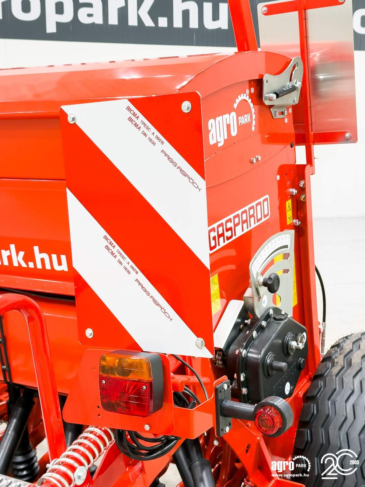 Drillmaschine van het type Maschio Nina 400 seed drill, 4 m working width, 1050 liter seed hopper, 12 cm row spacing, track eradicator, Gebrauchtmaschine in Csengele (Foto 18)