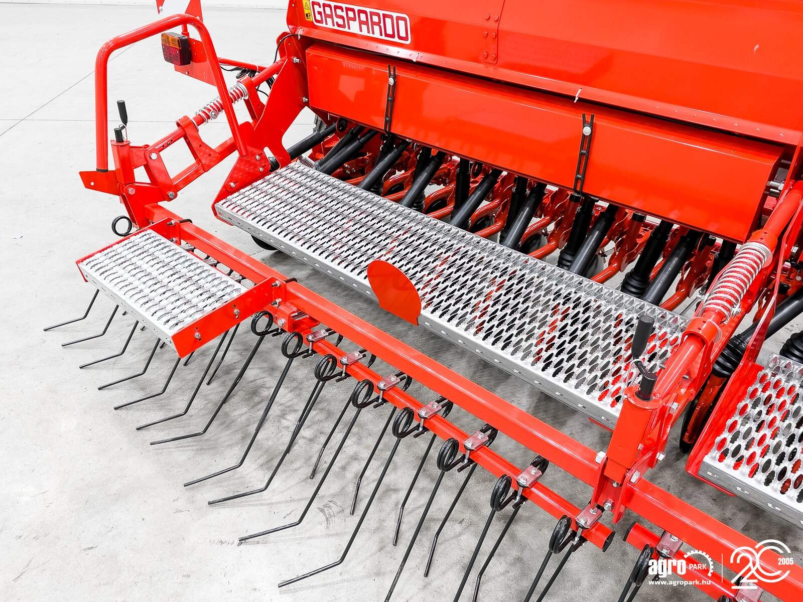 Drillmaschine van het type Maschio Nina 400 seed drill, 4 m working width, 1050 liter seed hopper, 12 cm row spacing, track eradicator, Gebrauchtmaschine in Csengele (Foto 21)