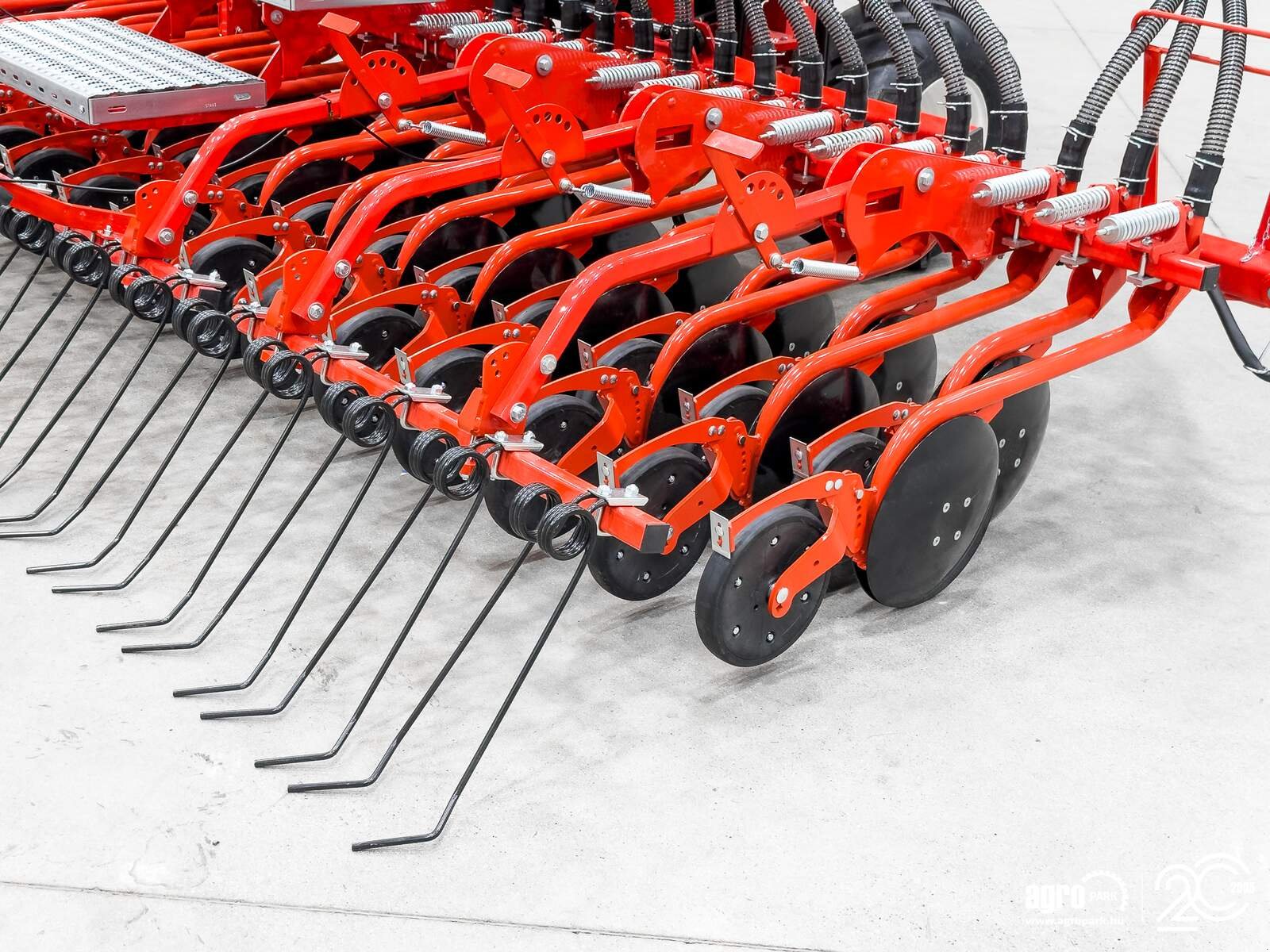 Drillmaschine tipa Maschio Pinta 450/36 4.5 m pneumatic seeder, 1,000 l seed hopper, hydraulic folding frame, Gebrauchtmaschine u Csengele (Slika 27)