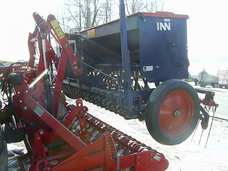 Drillmaschine des Typs Nordsten CLG 3m mit Elektr. Fahrgasse u. Saatstriegel, Gebrauchtmaschine in Kremsmünster (Bild 1)