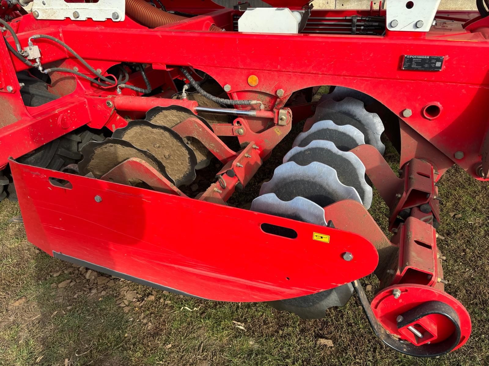 Drillmaschine del tipo Pöttinger Terrasem R 3 Artis, Gebrauchtmaschine In Mistelbach (Immagine 4)