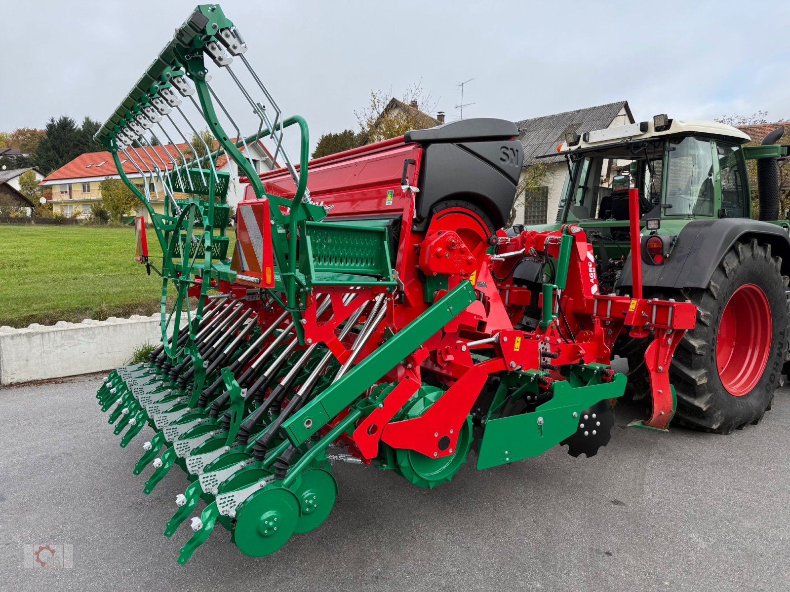 Drillmaschinenkombination du type Agro-Masz SN301 ANT30 DURO30 Sämaschine Scheibenegge Tiefenlockerer, Neumaschine en Tiefenbach (Photo 3)