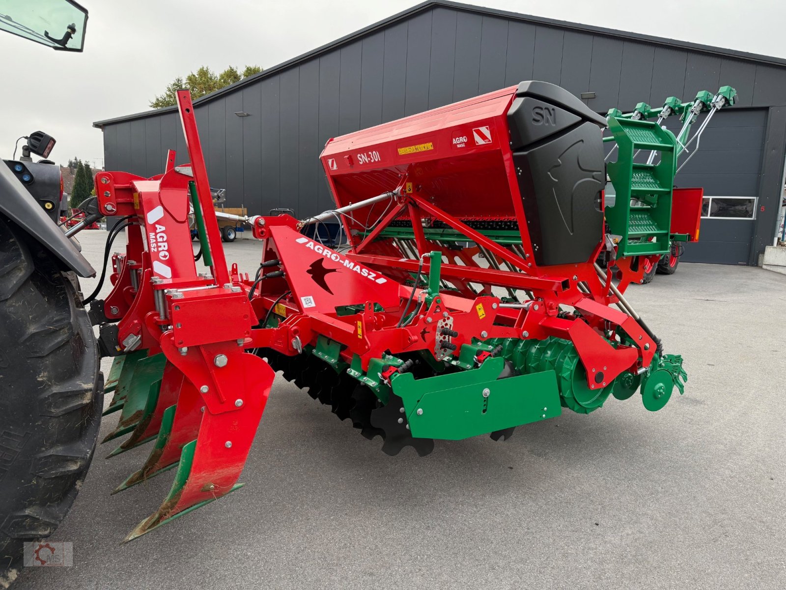 Drillmaschinenkombination du type Agro-Masz SN301 ANT30 DURO30 Sämaschine Scheibenegge Tiefenlockerer, Neumaschine en Tiefenbach (Photo 6)