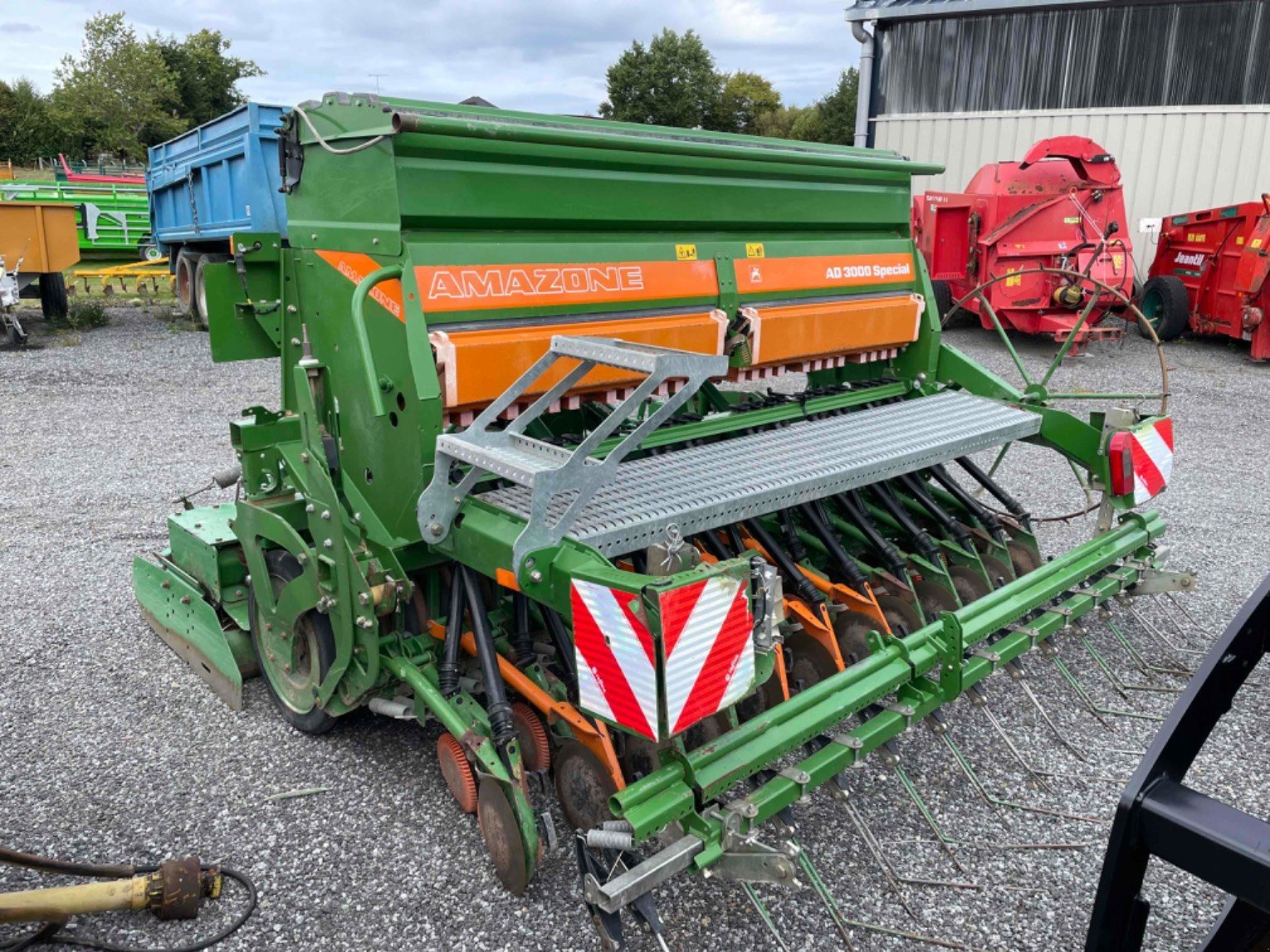 Drillmaschinenkombination typu Amazone Combiné de semis MATRIXEM 3000 M Amazone, Gebrauchtmaschine v LA SOUTERRAINE (Obrázok 6)