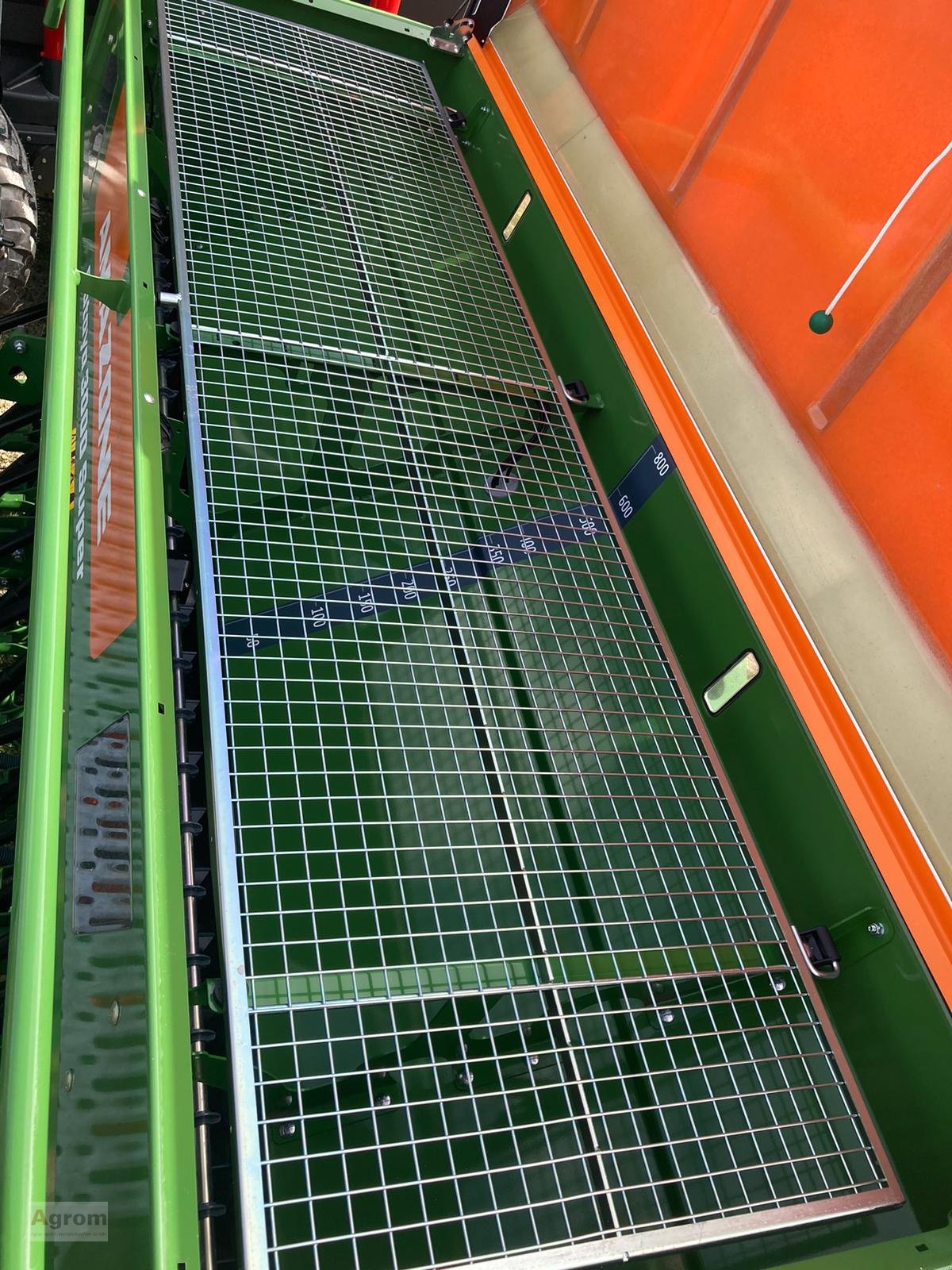 Drillmaschinenkombination des Typs Amazone KG 3001 Special + Cataya 3000 Super, Neumaschine in Münsingen (Bild 10)