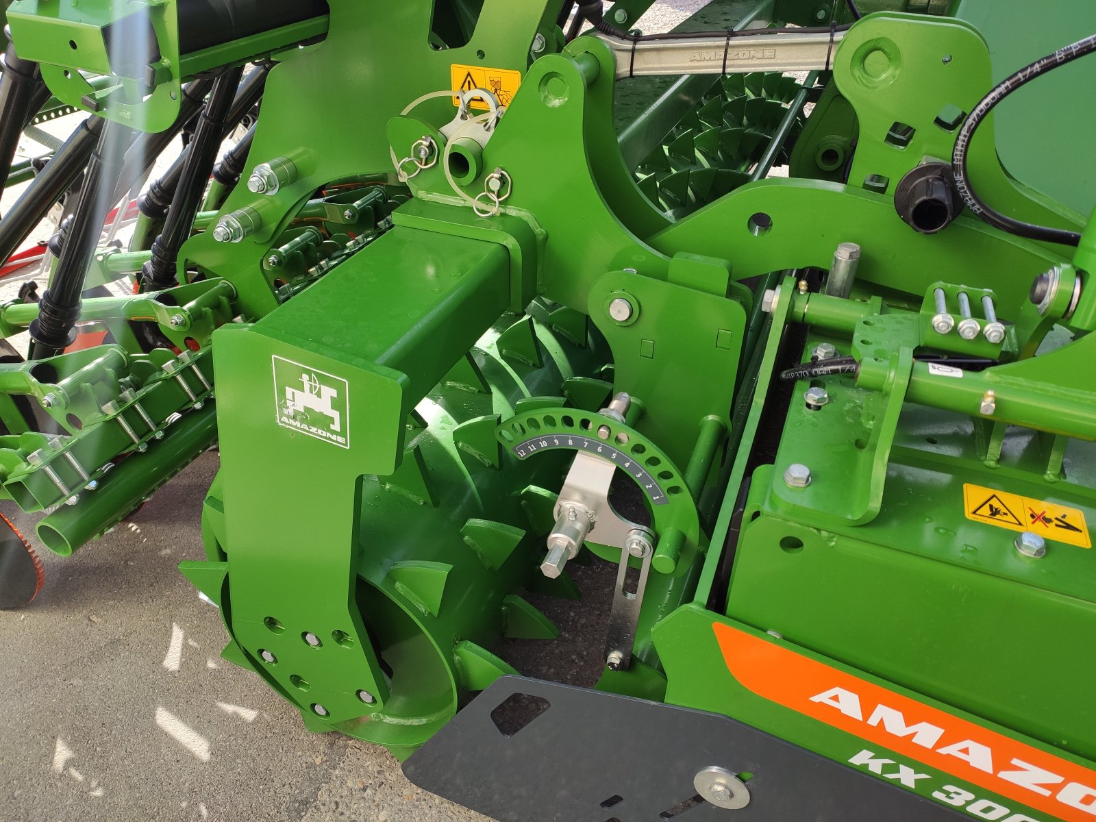 Drillmaschinenkombination des Typs Amazone KX3001 + Cataya 3000 Special, Neumaschine in Altbierlingen (Bild 8)