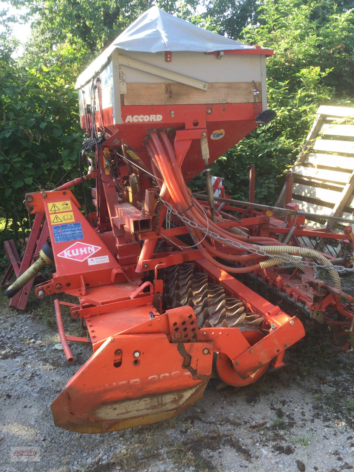 Drillmaschinenkombination des Typs Kuhn/Accord HRB 302 + Säcompactor, Gebrauchtmaschine in Kößlarn (Bild 1)