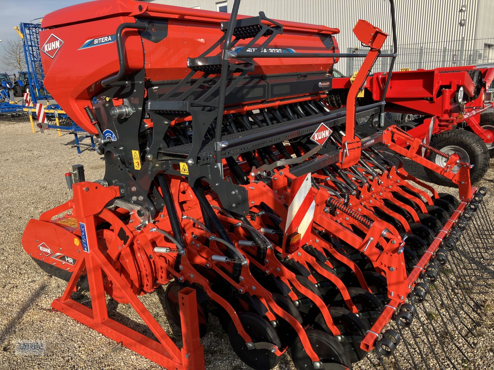 Drillmaschinenkombination of the type Kuhn HR3020 & Sitera 3030-24E, Neumaschine in Salching bei Straubing (Picture 6)