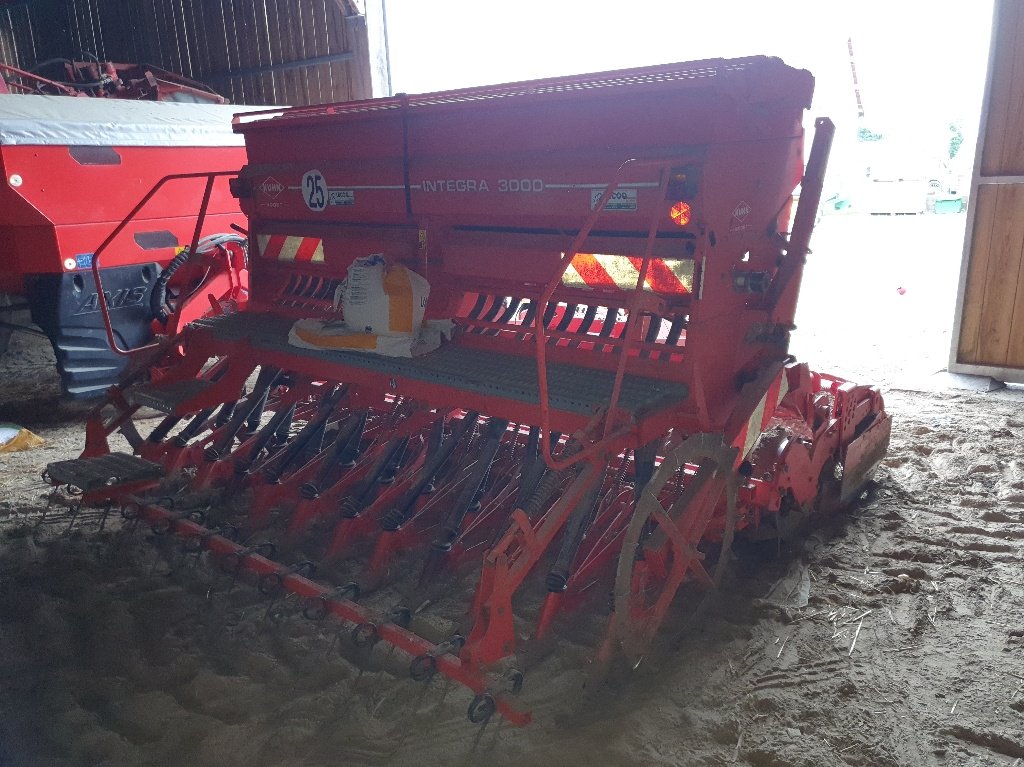 Drillmaschinenkombination du type Kuhn SOCS, Gebrauchtmaschine en BRECEY (Photo 1)