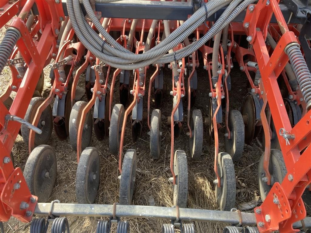 Drillmaschinenkombination typu Kuhn Venta NC 4000 Combiliner Med Hatzenbichler luftsåmaskine, Gebrauchtmaschine v Glamsbjerg (Obrázek 12)