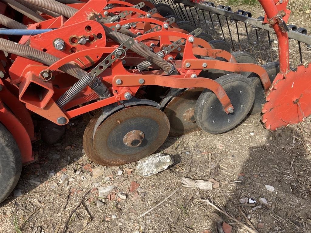 Drillmaschinenkombination typu Kuhn Venta NC 4000 Combiliner Med Hatzenbichler luftsåmaskine, Gebrauchtmaschine v Glamsbjerg (Obrázek 7)