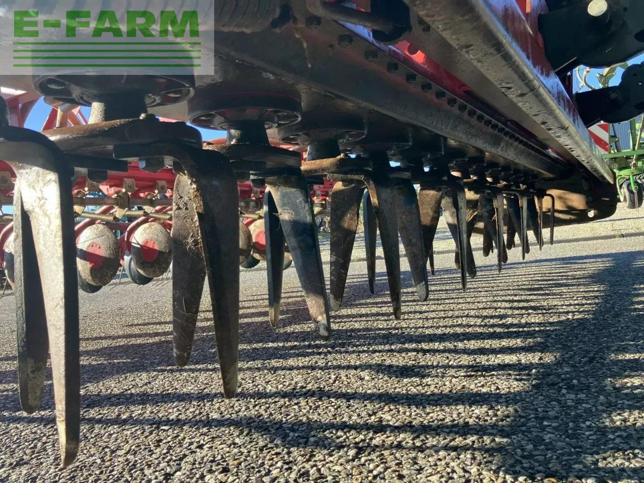 Drillmaschinenkombination typu Kverneland herse perugini + semoir kv, Gebrauchtmaschine v AILLAS (33 - GIRONDE) (Obrázek 8)