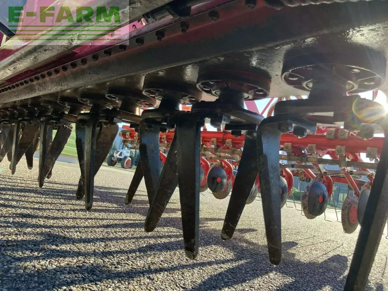 Drillmaschinenkombination typu Kverneland herse perugini + semoir kv, Gebrauchtmaschine v AILLAS (33 - GIRONDE) (Obrázek 9)