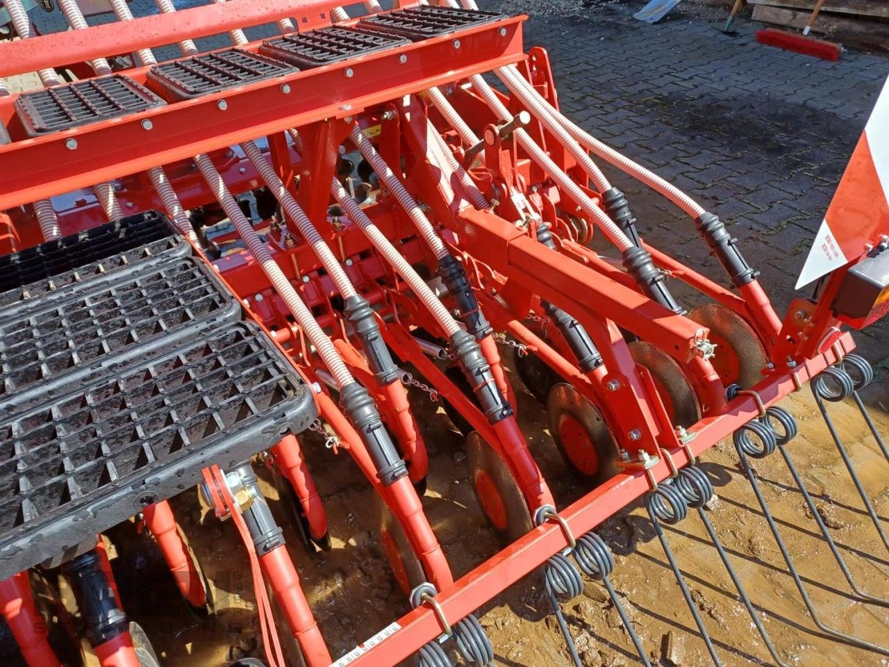 Drillmaschinenkombination of the type Kverneland NGM 3, mc-drill 24CX, Gebrauchtmaschine in Straubing (Picture 10)