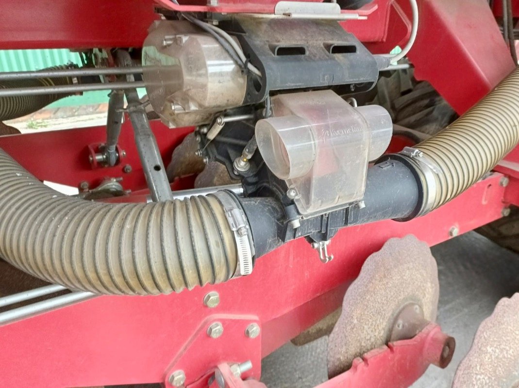 Drillmaschinenkombination типа Kverneland U-Drill 6000 Frontreifenpacker, Gebrauchtmaschine в Liebenwalde (Фотография 9)