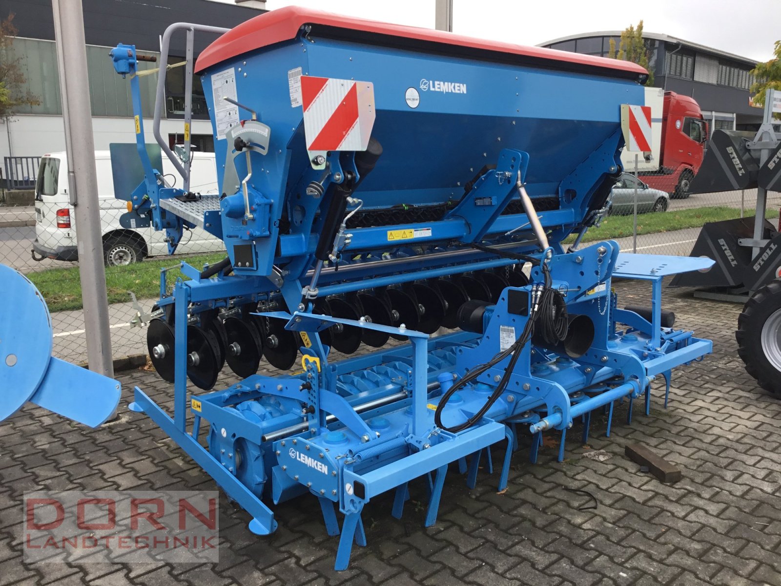 Drillmaschinenkombination of the type Lemken Abverkauf Zirkon 8 Saphir 9, Neumaschine in Straubing (Picture 1)