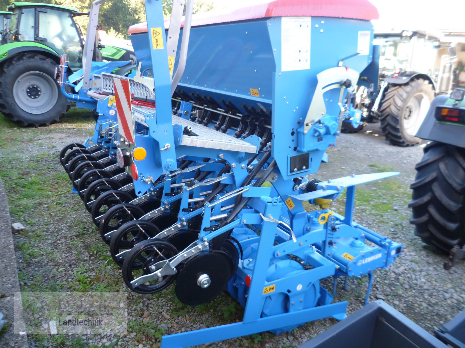 Drillmaschinenkombination of the type Lemken Zirkon 8/300 + Saphir 7/300, Neumaschine in Rudendorf (Picture 3)