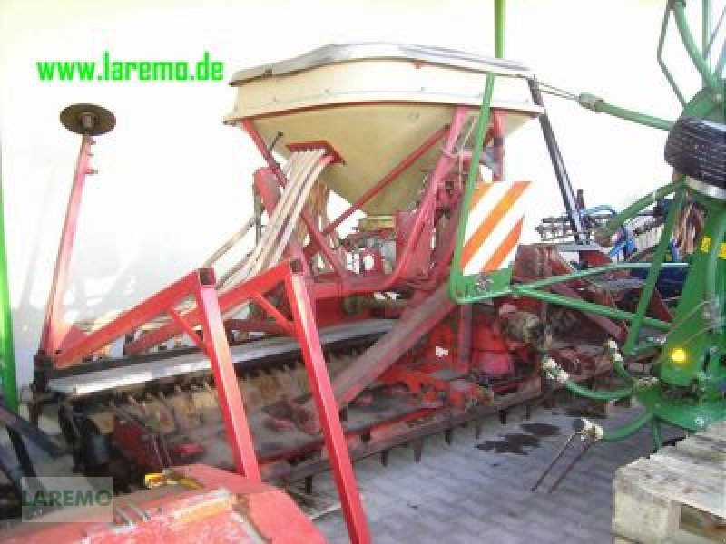 Drillmaschinenkombination des Typs Massey Ferguson MF 768 + Drille MF 508, Gebrauchtmaschine in Langenwetzendorf (Bild 1)