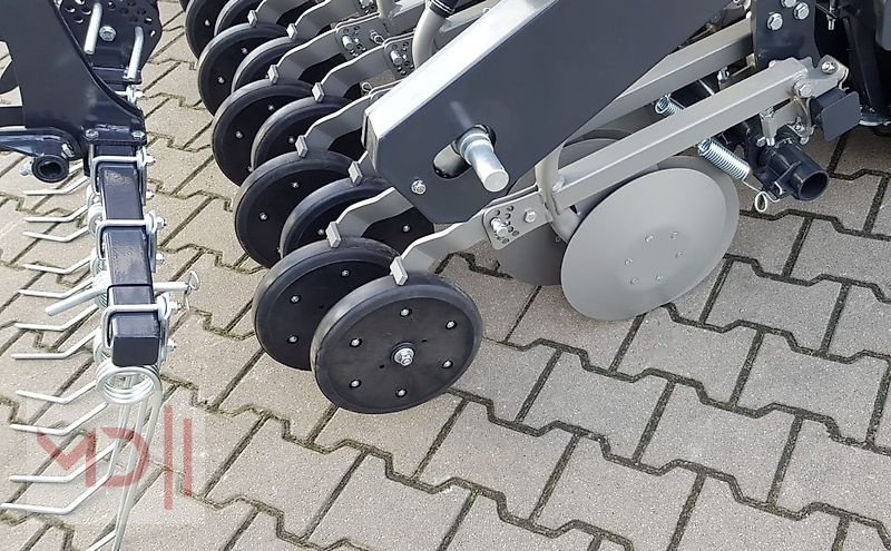 Drillmaschinenkombination des Typs MD Landmaschinen AGT Drillmaschine 4,0 m SPT, Neumaschine in Zeven (Bild 16)