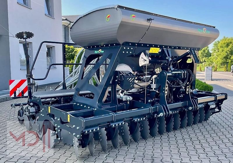 Drillmaschinenkombination des Typs MD Landmaschinen AGT Drillmaschine 4,0 m SPT, Neumaschine in Zeven (Bild 1)