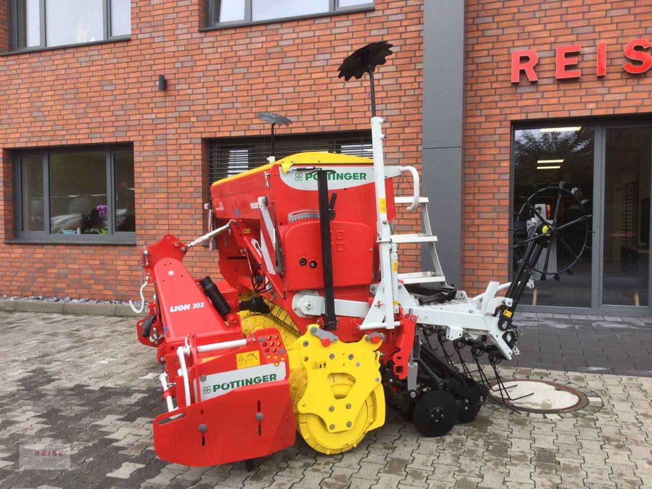 Drillmaschinenkombination tip Pöttinger Vitasem 302 A & Lion 303, Neumaschine in Lippetal / Herzfeld (Poză 2)