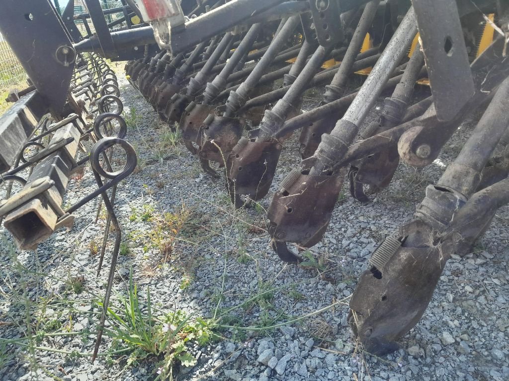 Drillmaschinenkombination des Typs Pöttinger VITASEMM A 4000, Gebrauchtmaschine in BAZOGES EN PAREDS (Bild 8)