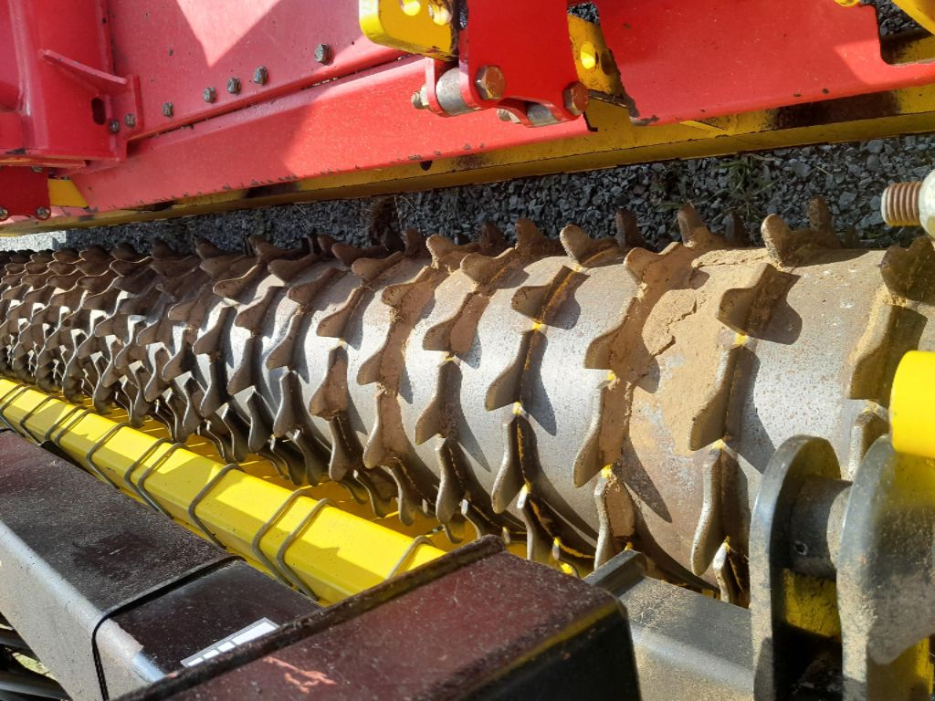 Drillmaschinenkombination des Typs Pöttinger VITASEMM A 4000, Gebrauchtmaschine in BAZOGES EN PAREDS (Bild 10)