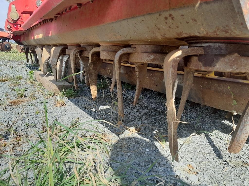 Drillmaschinenkombination des Typs Pöttinger VITASEMM A 4000, Gebrauchtmaschine in BAZOGES EN PAREDS (Bild 9)