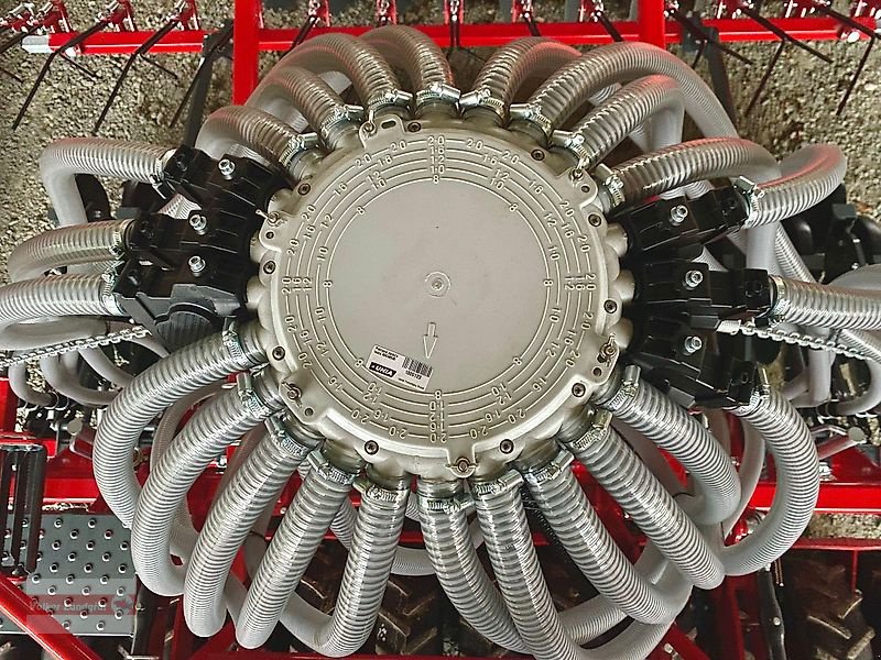 Drillmaschinenkombination du type Unia Fenix 1000/3 Drive Kurzscheibeneggen-Säkombination 3 m ISOBUS Steuerung, Neumaschine en Ostheim/Rhön (Photo 11)