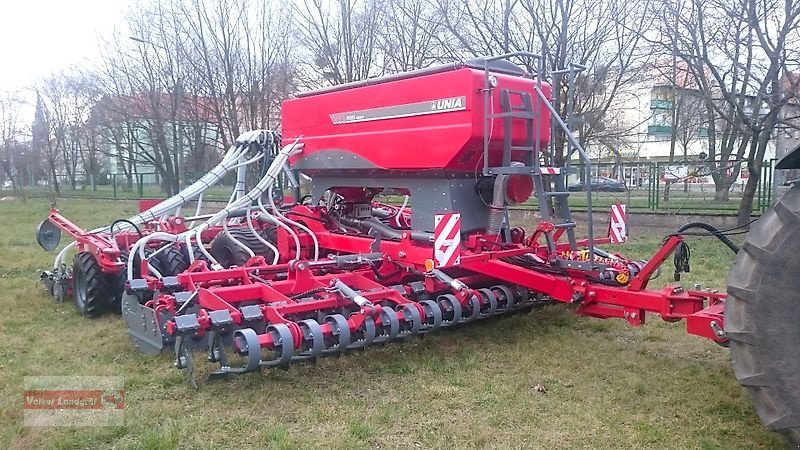 Drillmaschinenkombination of the type Unia FENIX 3000/6 Kurzscheibeneggen-Säkombination 6 m Doppelscheibenschar, Neumaschine in Ostheim/Rhön (Picture 28)