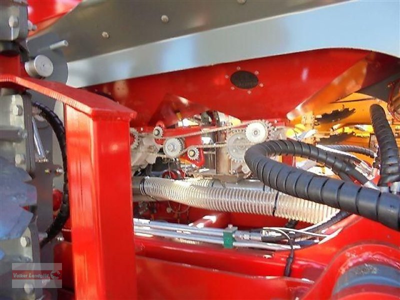 Drillmaschinenkombination of the type Unia FENIX 3000/6 Kurzscheibeneggen-Säkombination 6 m Doppelscheibenschar, Neumaschine in Ostheim/Rhön (Picture 13)