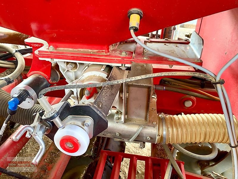 Drillmaschinenkombination of the type Unia FENIX 3000/6 Kurzscheibeneggen-Säkombination 6 m Doppelscheibenschar, Neumaschine in Ostheim/Rhön (Picture 15)