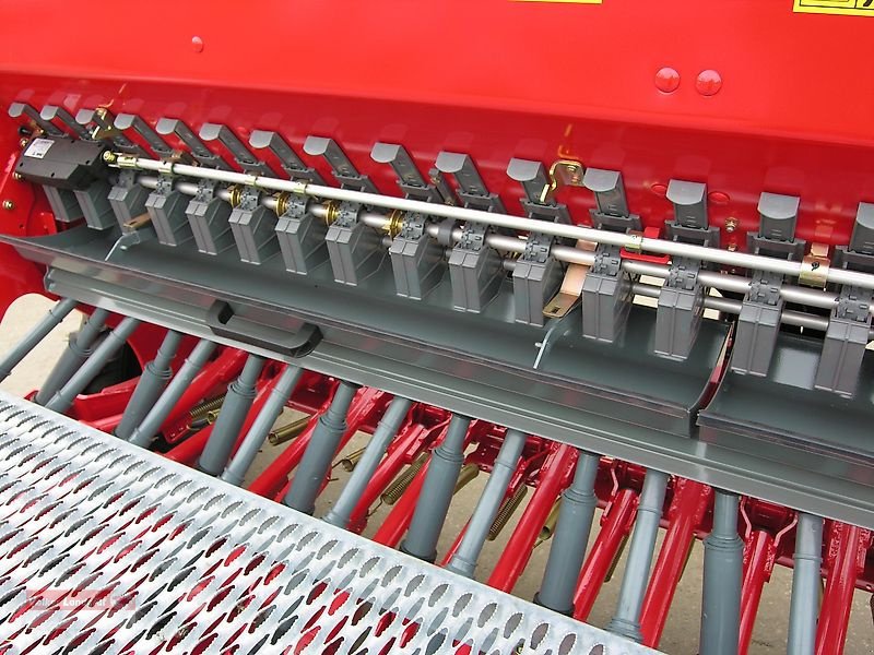 Drillmaschinenkombination del tipo Unia Polonez 550/3D Premium Doppelscheibenschar-Sämaschine 3 m 550 l Vollausstattung, Neumaschine en Ostheim/Rhön (Imagen 18)