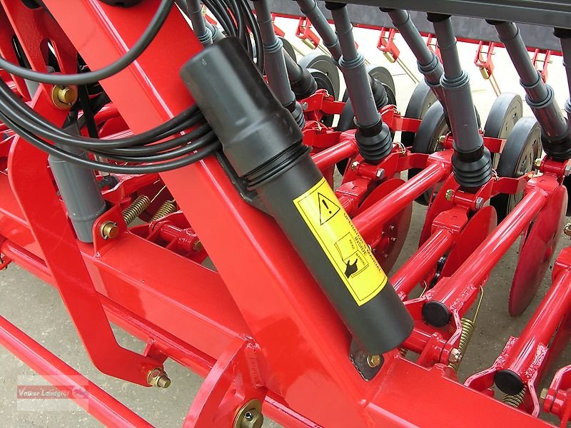 Drillmaschinenkombination del tipo Unia Polonez 550/3D Premium Doppelscheibenschar-Sämaschine 3 m 550 l Vollausstattung, Neumaschine en Ostheim/Rhön (Imagen 23)