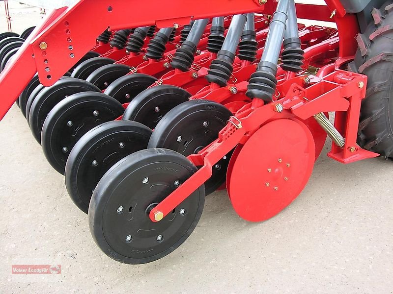 Drillmaschinenkombination of the type Unia Polonez 550/3D Premium Doppelscheibenschar-Sämaschine 3m 550l Vollausstattung, Neumaschine in Ostheim/Rhön (Picture 11)